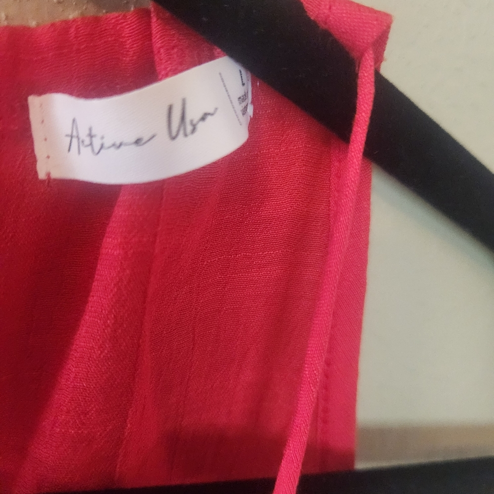 Active USA red top. Spaghetti straps. Size Large. Blue, brown, and white border. - Picture 6 of 10